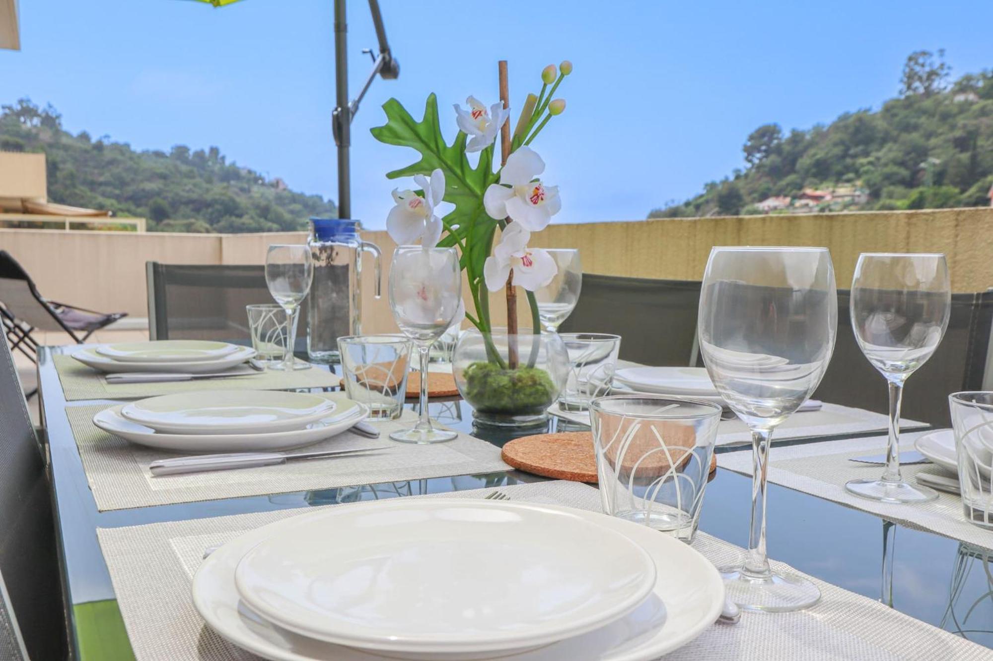 Spacieux Rooftop Parking, Terrasse Ensoleillee Menton Eksteriør billede